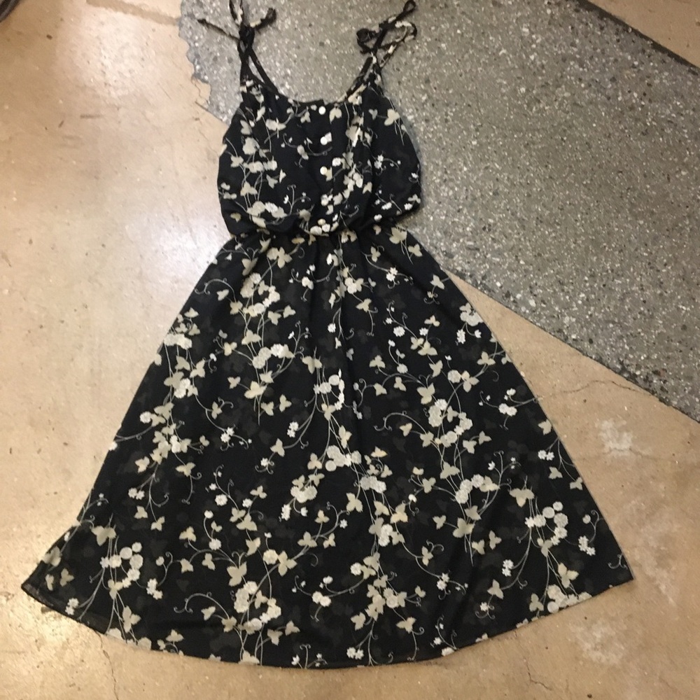 Beautiful dark floral vintage summer midi dress